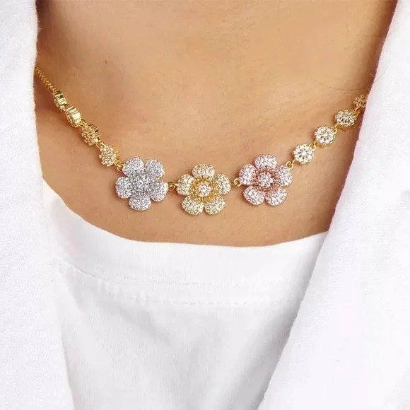 VQ Three-tone Jewelry Set - Picture 2 of 8